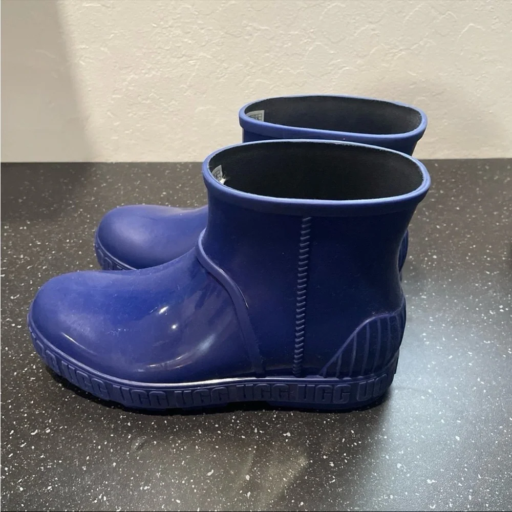 UGG Drizzlita ankle rain boots big kids size 5
